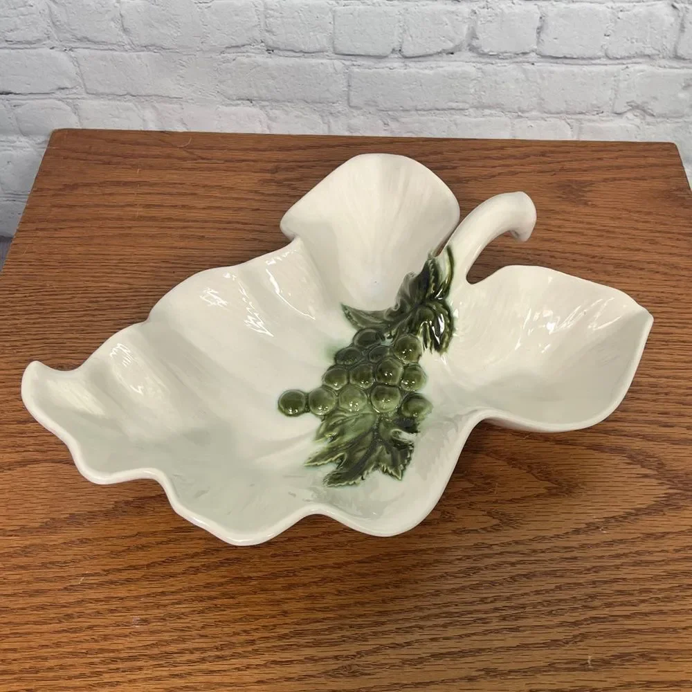 Hull Tokay or Tuscany White Large 14